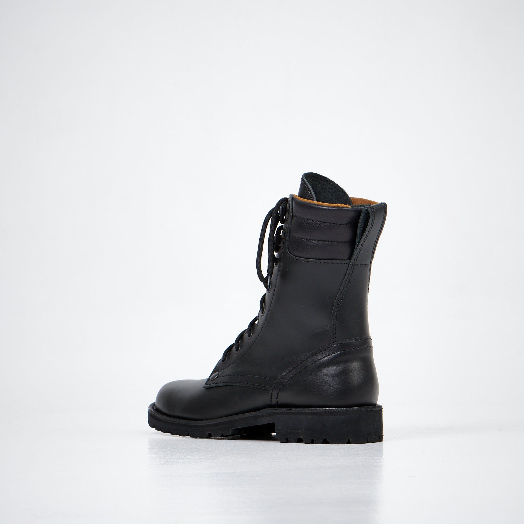 AIPI-1 Handmade Leather Boots - Wandelaar Adventures