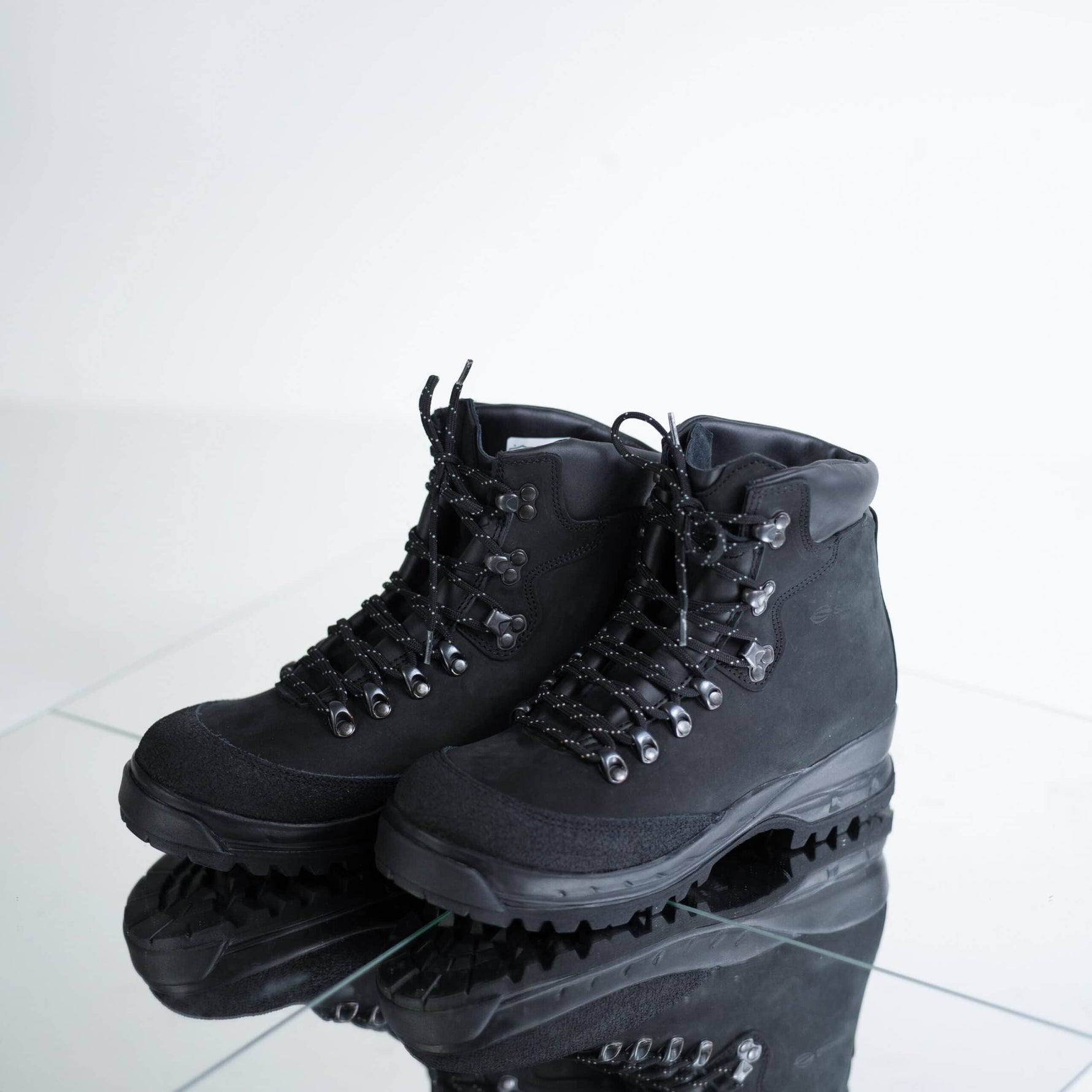 553P Black Hiking Boots - Wandelaar Adventures