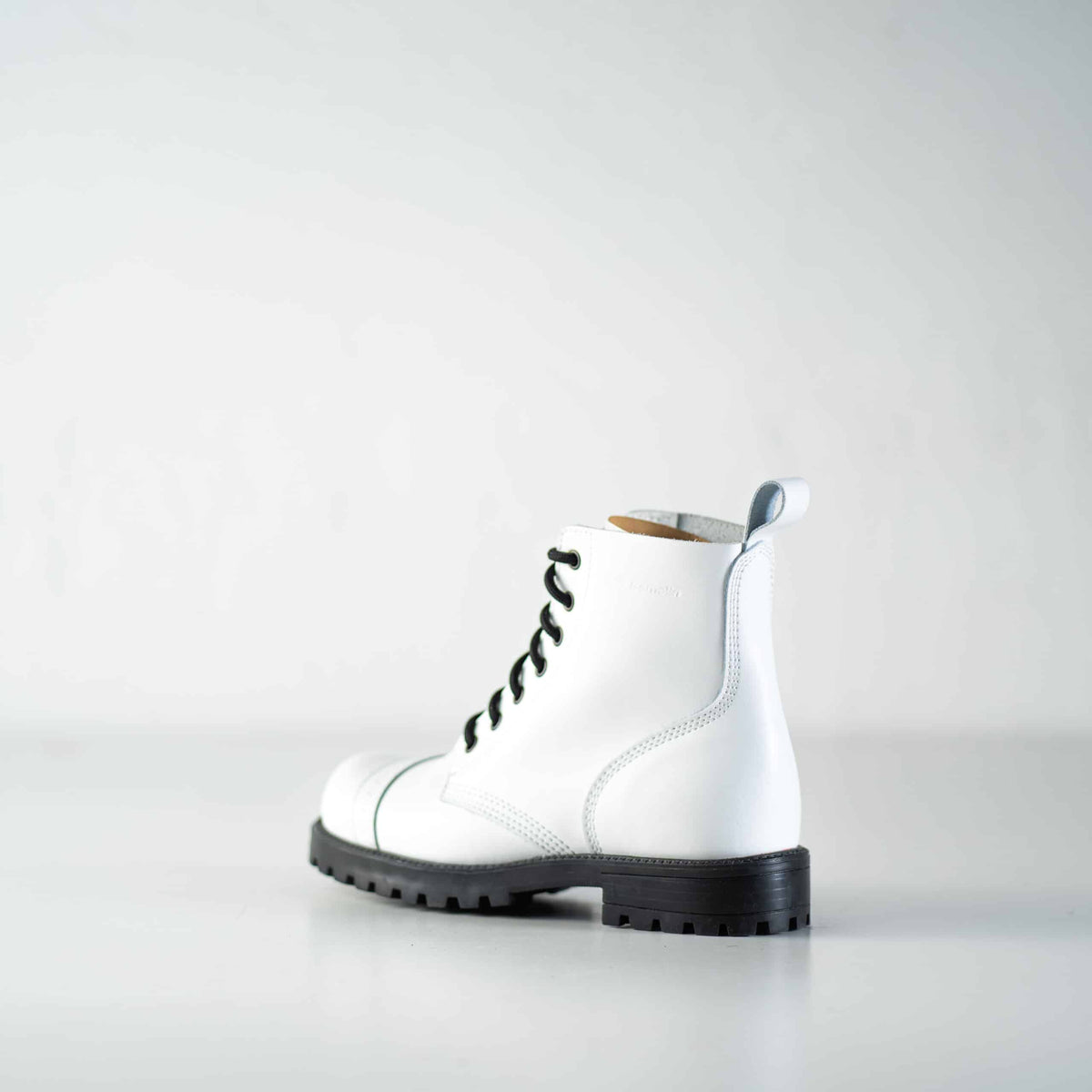 517 aka Aviator Boots - White - Wandelaar Adventures