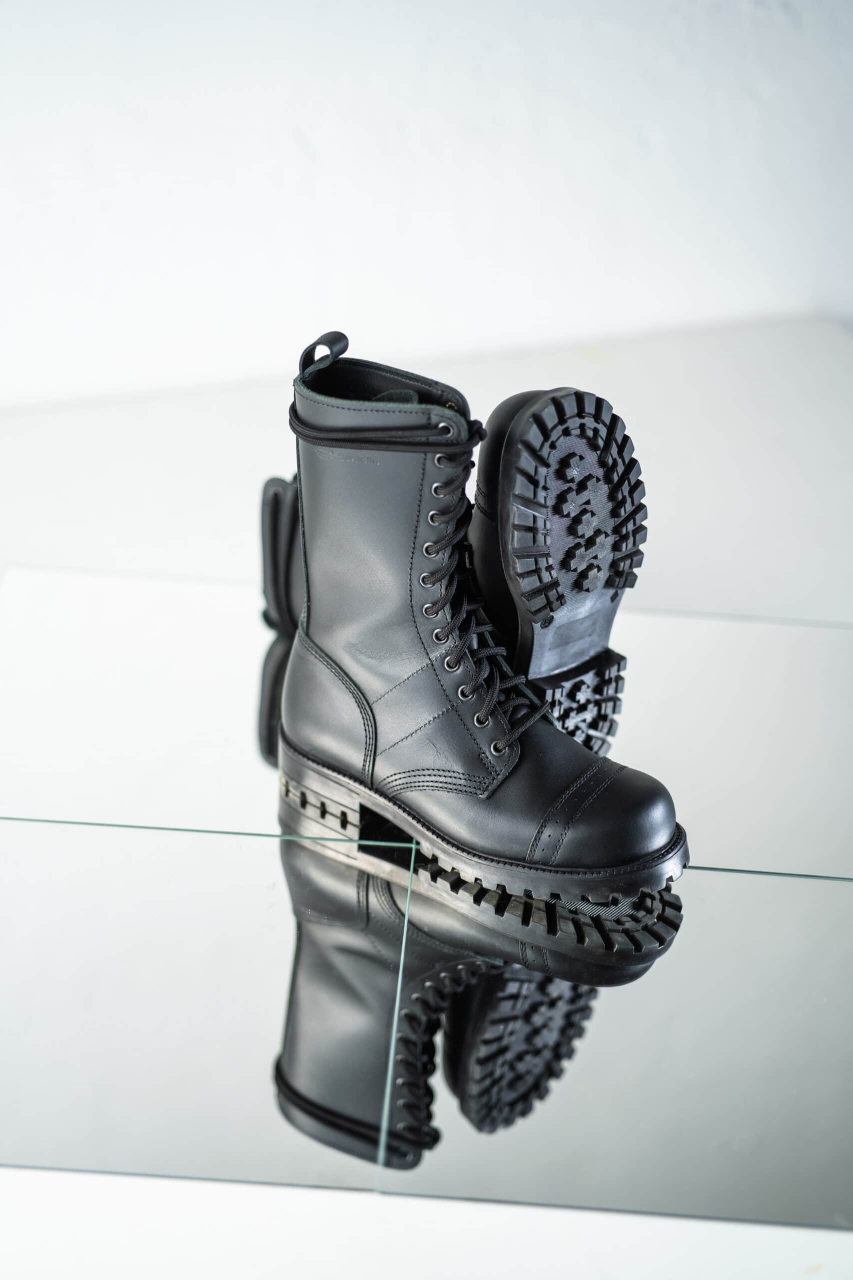 516 aka High Aviator Boots - Black - Wandelaar Adventures