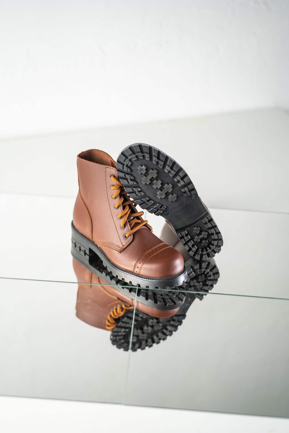 517 aka Aviator Boots - Brown - Wandelaar Adventures