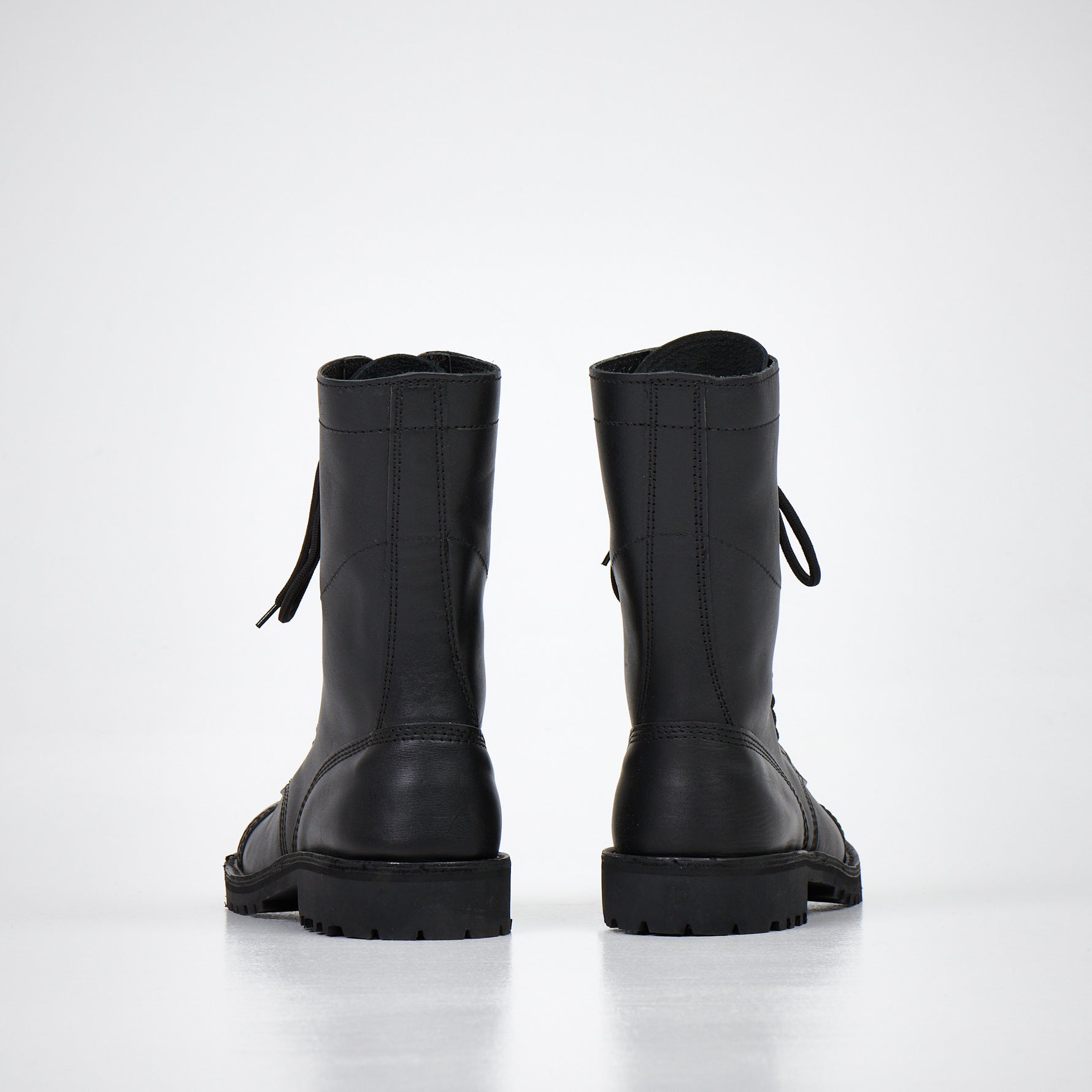 AIPI 2.2 Handmade Leather Boots - Wandelaar Adventures